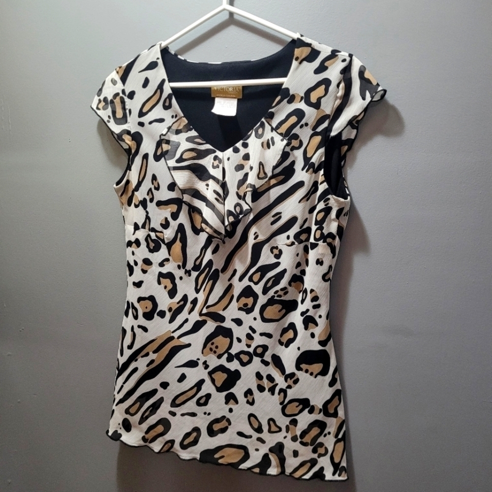 Victoria Collection Leopard Print Short Sleeve Ruffled Top Size S - Picture 2 of 6